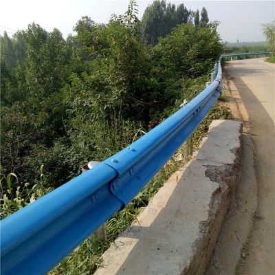 除了底座还有哪些因素会影响道路护栏
