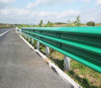 高速公路护栏为什么设置成波形